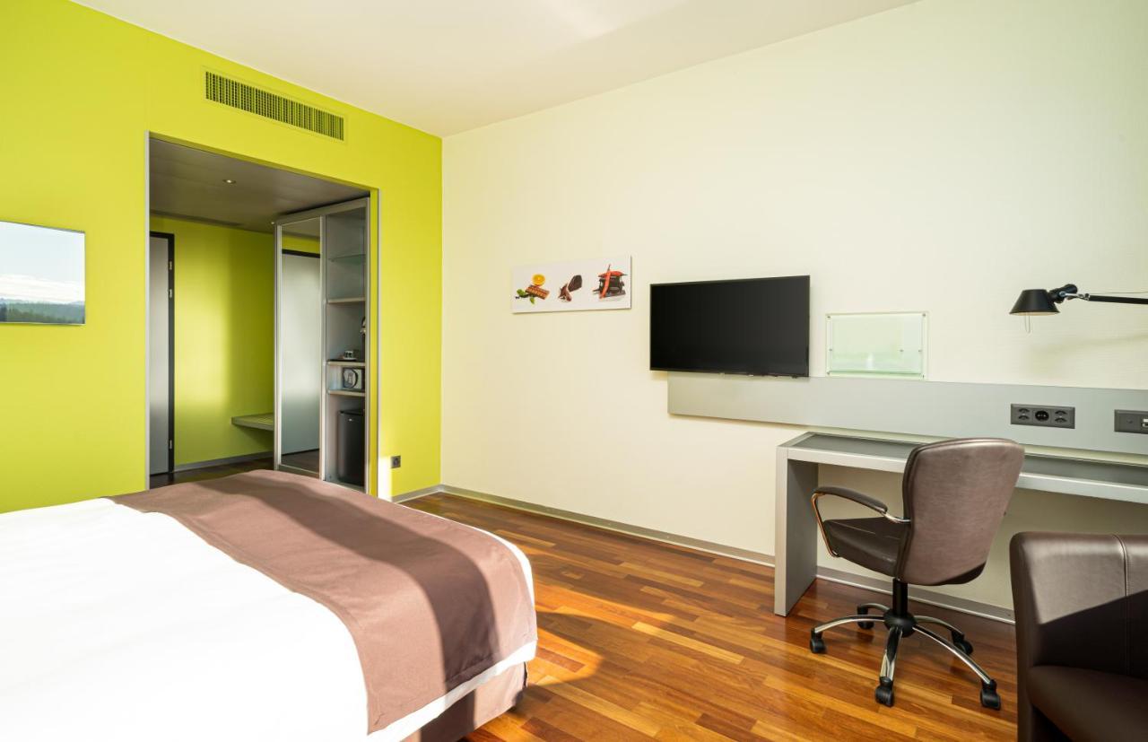 Chambre Lit Queen-Size Standard - Accessible aux Personnes à Mobilité Réduite